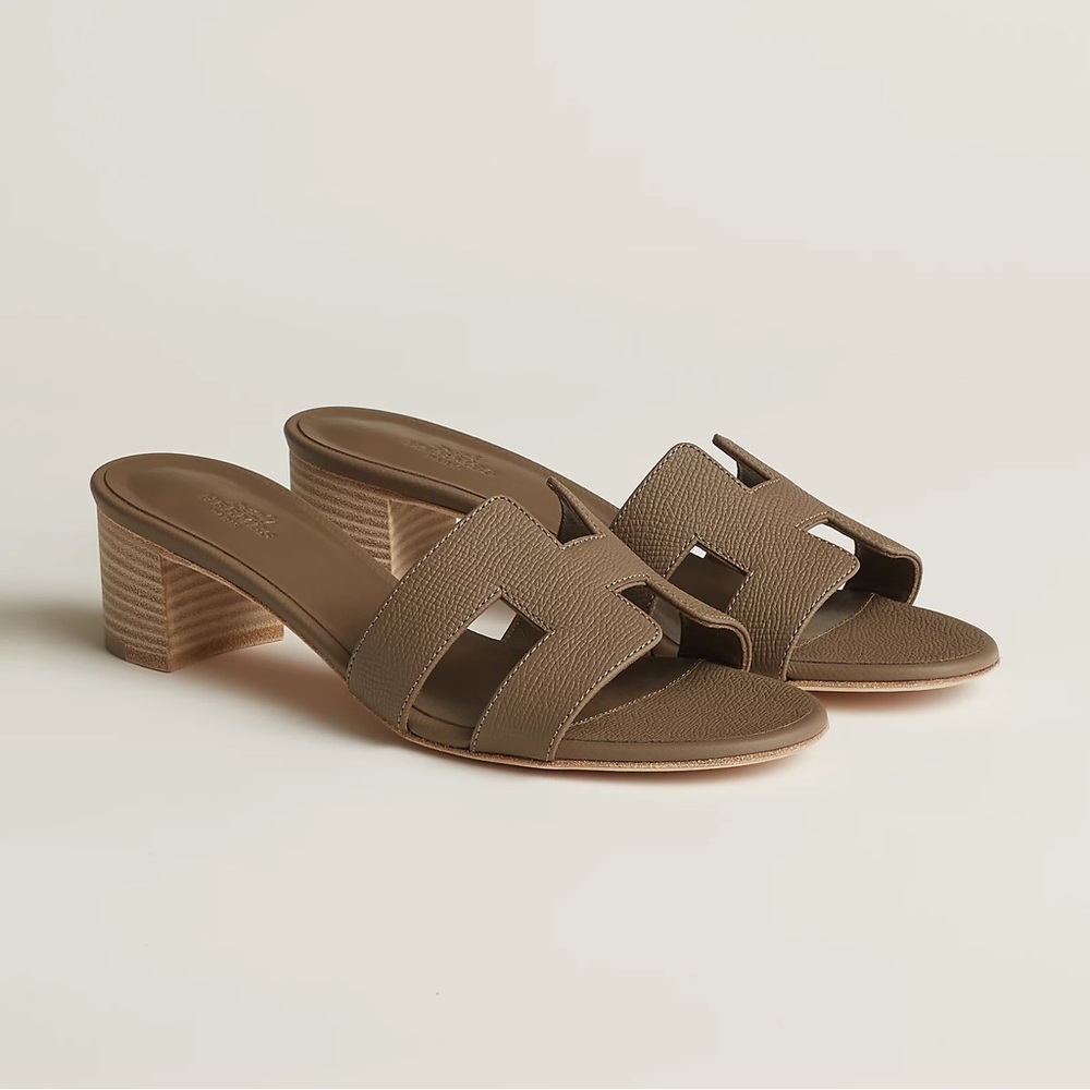 NWT Hermes Oasis Sandals Etoupe